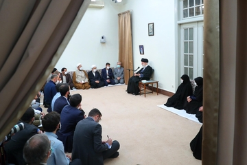 «En la República Islámica, tanto el pueblo como los principios religiosos influyen en la formación de un gobierno»